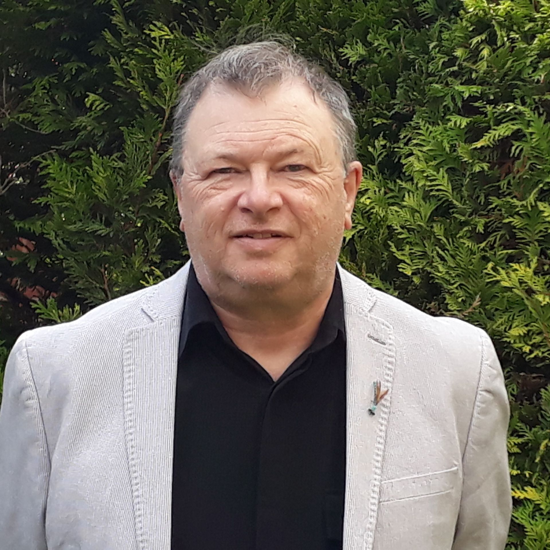 Headshot of author Leslie Scase