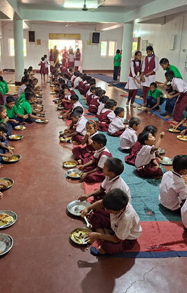 Assembled students enjoying the lunch