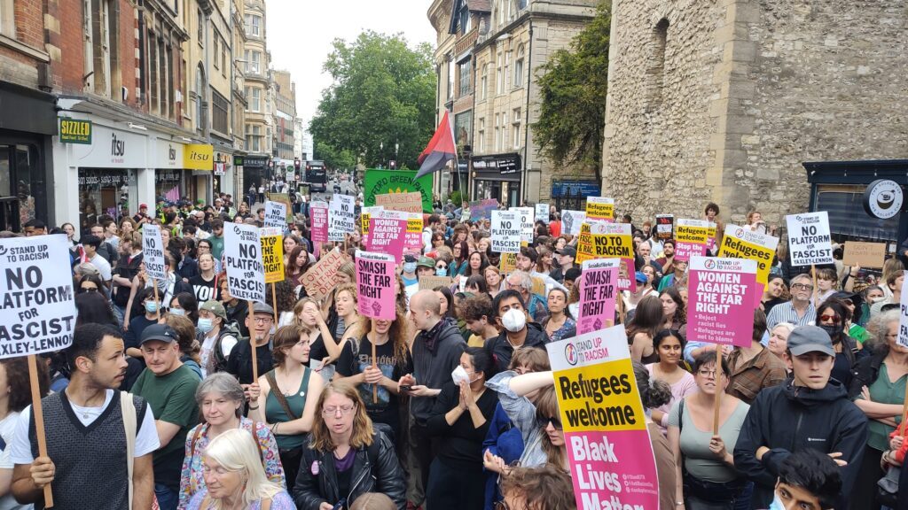 Picture of crowd in Cormarket proetsting against Tommy Robinson